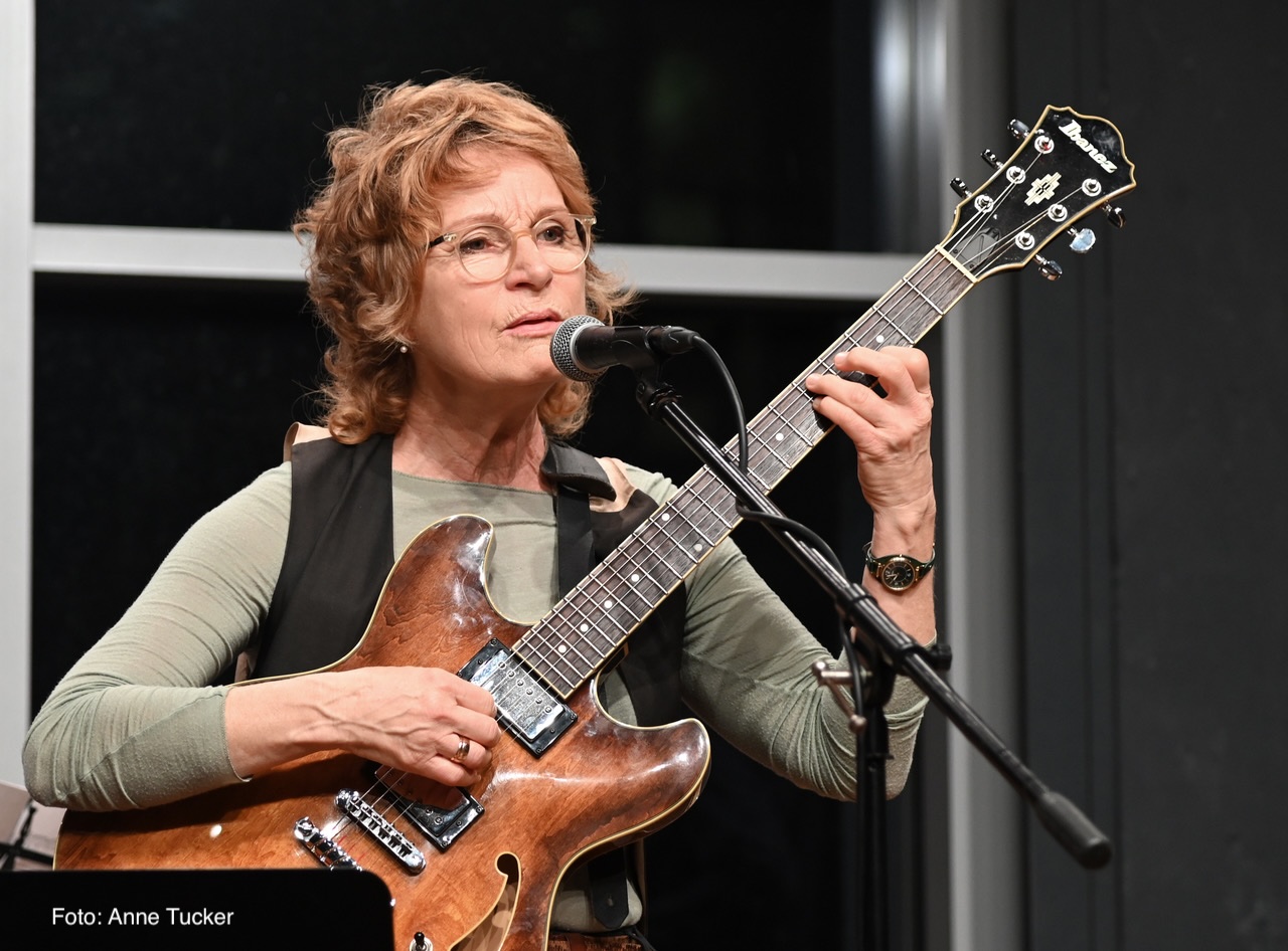  Ausdrucksvoll gesungen und ebenso gut begleitet  